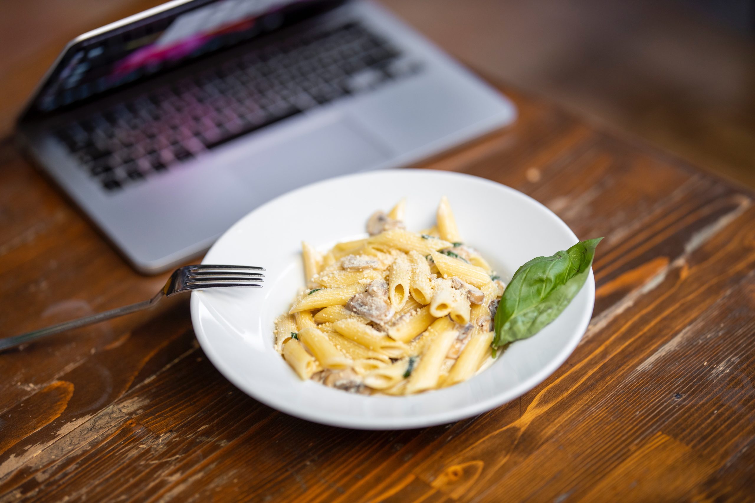 Read more about the article Casos en los que los autónomos pueden desgravarse sus comidas de trabajo